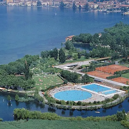 Residenza Degli Ulivi, House With Pool At Sassabanek 公寓